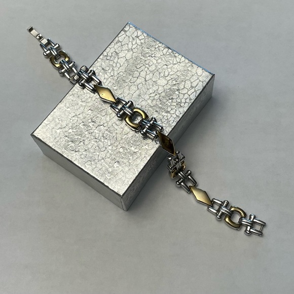 7.5” Vintage Two-Tone Silver and Gold Metal Bracelet - Picture 3 of 8